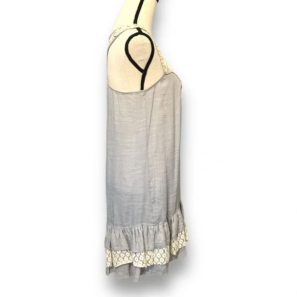 Delia’s Dress - Picture 2 of 10